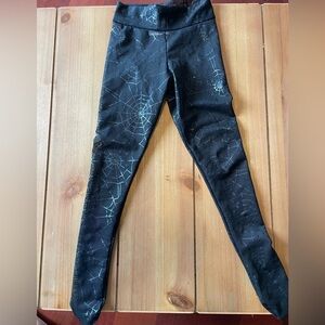 Sunflower & skulls black spiderweb tights size 2T
Excellent used condition